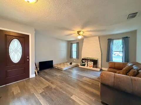 Living - 959 Harvard Ave, Clovis, CA 93612 photo 1 of 2