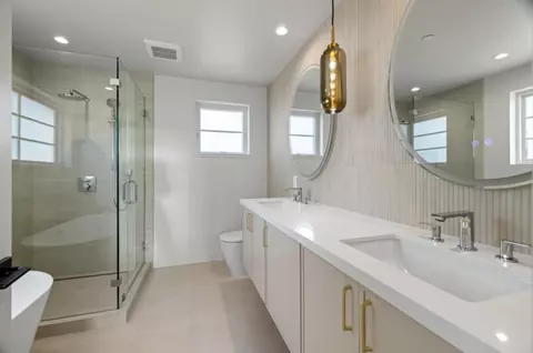 Bath - 577 Creekside Ct, Half Moon Bay, CA 94019 photo 1 of 3