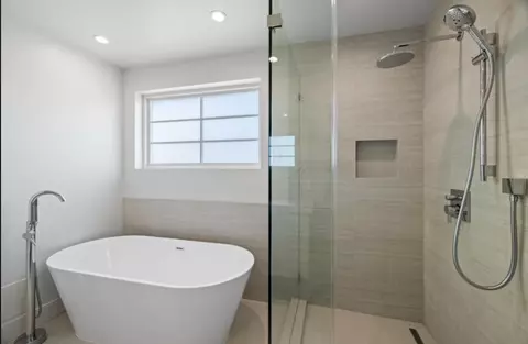 Bath - 577 Creekside Ct, Half Moon Bay, CA 94019 photo 3 of 3