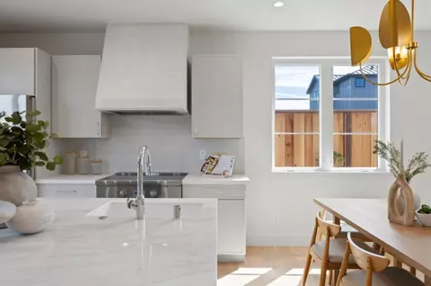 Kitchen - 577 Creekside Ct, Half Moon Bay, CA 94019 photo 1 of 4