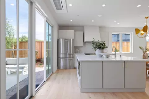 Kitchen - 577 Creekside Ct, Half Moon Bay, CA 94019 photo 2 of 4