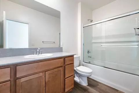 Bath - 3553 Nile St, Madera, CA 93637 photo 2 of 3