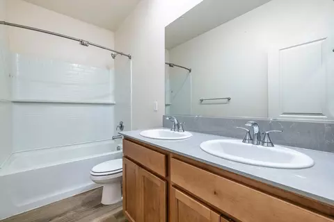 Bath - 3553 Nile St, Madera, CA 93637 photo 1 of 3