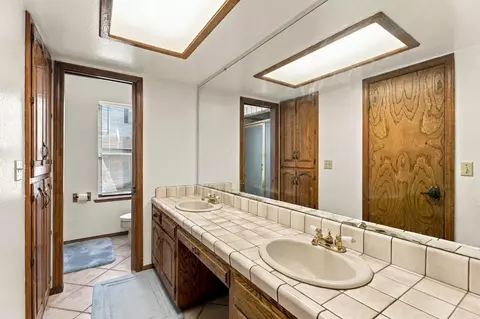 Bath - 662 S Boyd, Kerman, CA 93630 photo 2 of 3