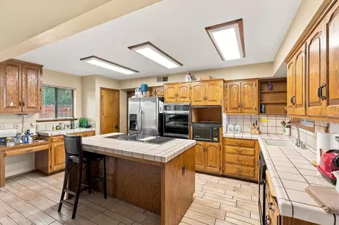 Kitchen - 662 S Boyd, Kerman, CA 93630 photo 1 of 2