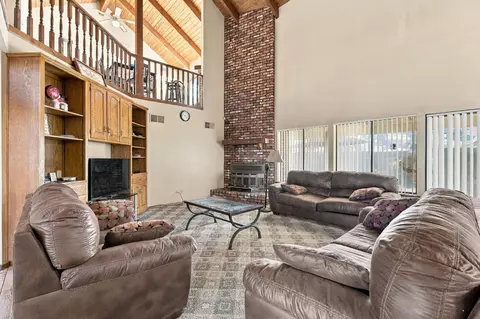 Living - 662 S Boyd, Kerman, CA 93630 photo 1 of 2