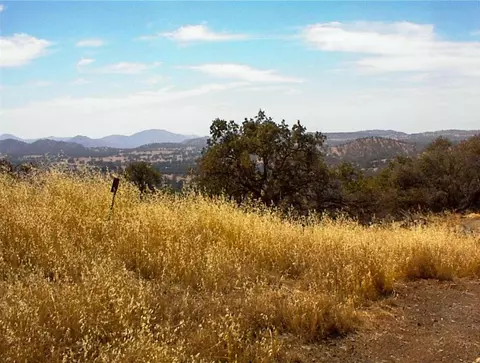 38 Recter Ln, Yokuts Valley, CA 93675 photo 8