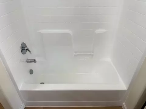 Bath - 337 Eppler, Firebaugh, CA 93622 photo 3 of 3