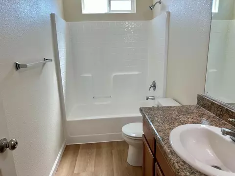 Bath - 337 Eppler, Firebaugh, CA 93622 photo 1 of 3