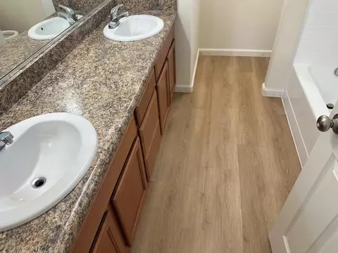 Bath - 337 Eppler, Firebaugh, CA 93622 photo 2 of 3