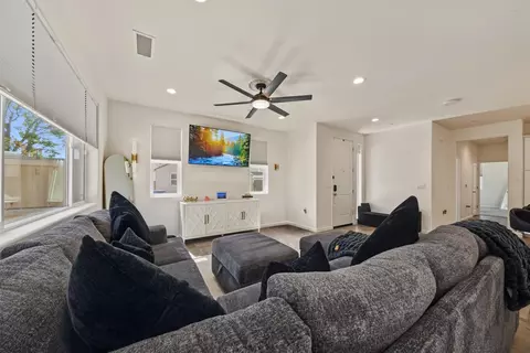 Living - 777 Josephine Ave, Madera, CA 93636 photo 1 of 3