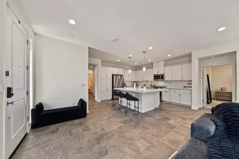 Entry Way - 777 Josephine Ave, Madera, CA 93636 photo 2 of 2