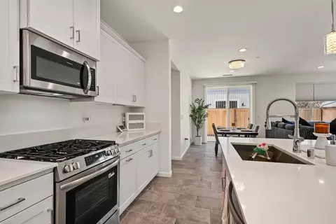 Kitchen - 777 Josephine Ave, Madera, CA 93636 photo 7 of 10