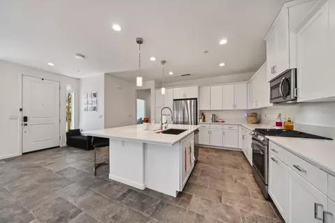 Kitchen - 777 Josephine Ave, Madera, CA 93636 photo 8 of 10
