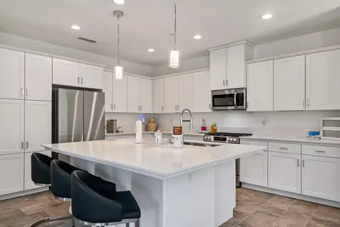 Kitchen - 777 Josephine Ave, Madera, CA 93636 photo 5 of 10