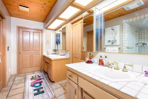 Bath - 44575 S Fork Dr, Three Rivers, CA 93271 photo 4 of 7
