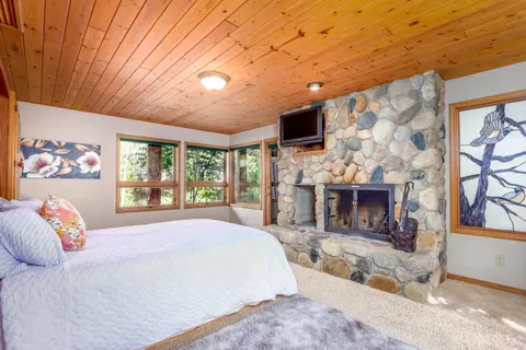Bedroom - 44575 S Fork Dr, Three Rivers, CA 93271 photo 2 of 8