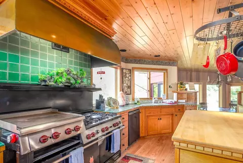 Kitchen - 44575 S Fork Dr, Three Rivers, CA 93271 photo 3 of 5