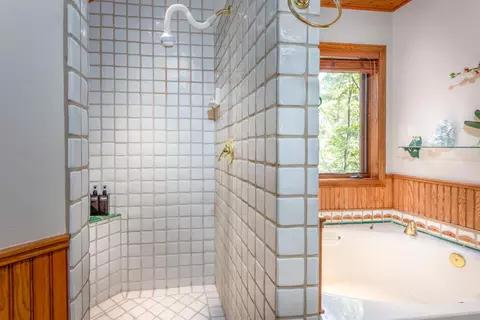 Bath - 44575 S Fork Dr, Three Rivers, CA 93271 photo 3 of 7