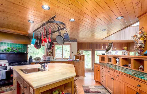 Kitchen - 44575 S Fork Dr, Three Rivers, CA 93271 photo 2 of 5