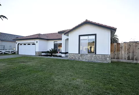 Exterior - 1133 Cousins Ct, Lemoore, CA 93245 photo 4 of 7