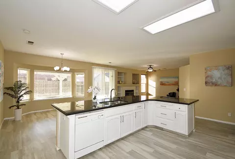 Kitchen - 1133 Cousins Ct, Lemoore, CA 93245 photo 5 of 7