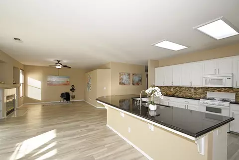 Kitchen - 1133 Cousins Ct, Lemoore, CA 93245 photo 4 of 7