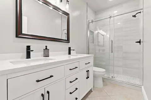 Bath - 4910 N Crestmoor Ave, Clovis, CA 93619 photo 1 of 4