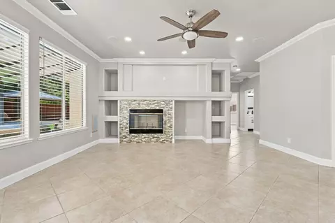Living - 4910 N Crestmoor Ave, Clovis, CA 93619 photo 5 of 7