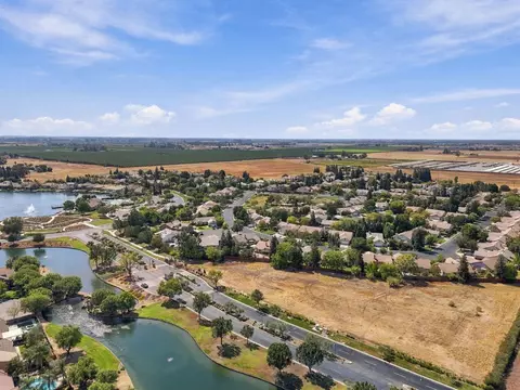 View/Area - 4910 N Crestmoor Ave, Clovis, CA 93619 photo 12 of 13
