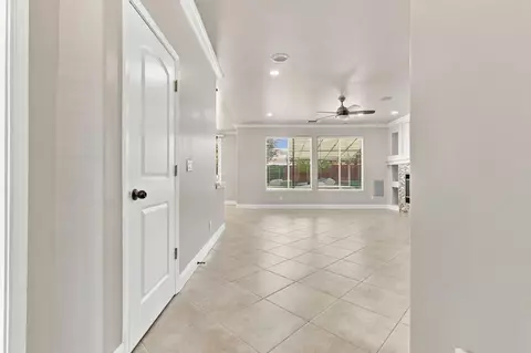 Entry Way - 4910 N Crestmoor Ave, Clovis, CA 93619 photo 1 of 2
