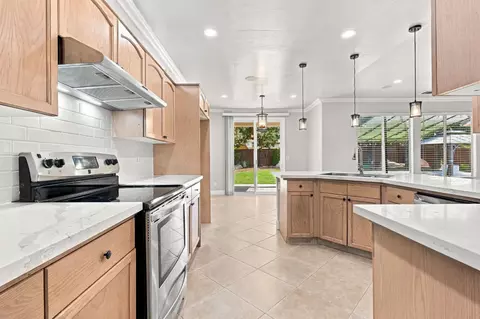 Kitchen - 4910 N Crestmoor Ave, Clovis, CA 93619 photo 5 of 5