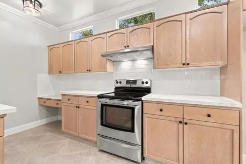 Kitchen - 4910 N Crestmoor Ave, Clovis, CA 93619 photo 4 of 5