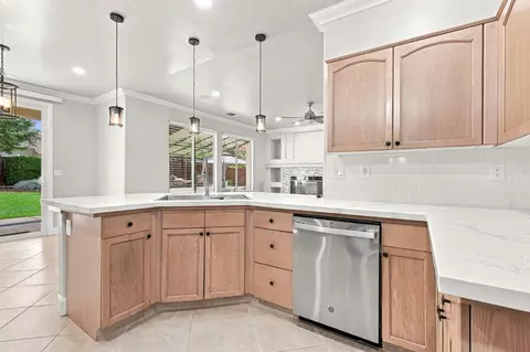 Kitchen - 4910 N Crestmoor Ave, Clovis, CA 93619 photo 3 of 5