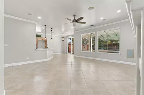 Living - 4910 N Crestmoor Ave, Clovis, CA 93619 photo 4 of 7