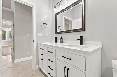 Bath - 4910 N Crestmoor Ave, Clovis, CA 93619 photo 2 of 4