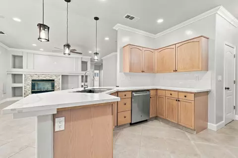 Kitchen - 4910 N Crestmoor Ave, Clovis, CA 93619 photo 2 of 5
