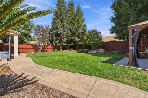 Exterior - 4910 N Crestmoor Ave, Clovis, CA 93619 photo 7 of 8