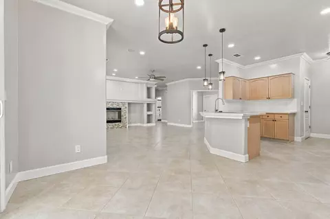 Living - 4910 N Crestmoor Ave, Clovis, CA 93619 photo 6 of 7