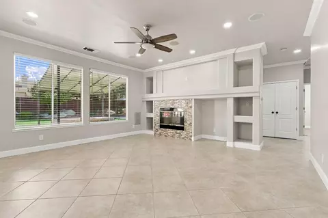 Living - 4910 N Crestmoor Ave, Clovis, CA 93619 photo 1 of 7