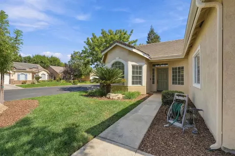 Exterior - 4910 N Crestmoor Ave, Clovis, CA 93619 photo 4 of 8