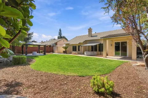 Exterior - 4910 N Crestmoor Ave, Clovis, CA 93619 photo 6 of 8