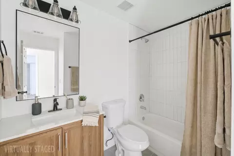 Bath - 1064 Carey Ave, Clovis, CA 93611 photo 1 of 4