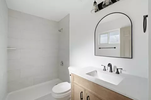 Bath - 1064 Carey Ave, Clovis, CA 93611 photo 4 of 4