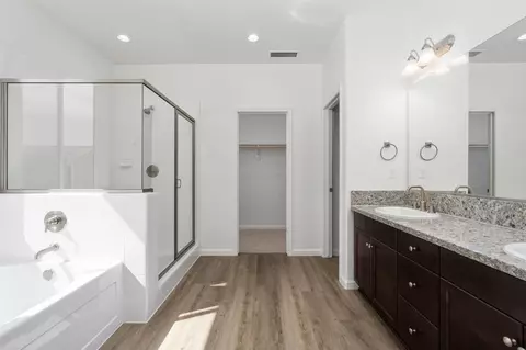 Entry Way - 1237 Cathedral Ct S, Madera, CA 93636 photo 6 of 7