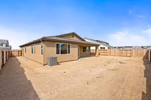 Exterior - 1237 Cathedral Ct S, Madera, CA 93636 photo 7 of 8