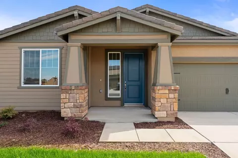 Exterior - 1237 Cathedral Ct S, Madera, CA 93636 photo 3 of 8