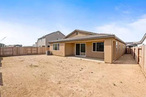 Exterior - 1237 Cathedral Ct S, Madera, CA 93636 photo 6 of 8