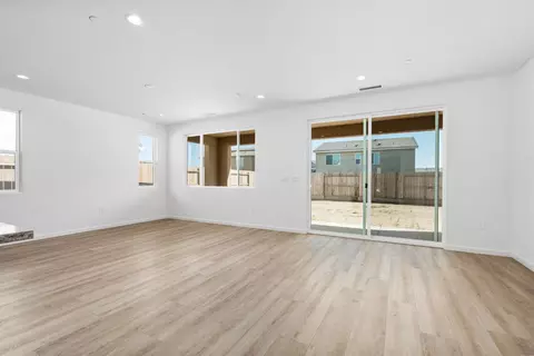 Living - 1237 Cathedral Ct S, Madera, CA 93636 photo 2 of 7