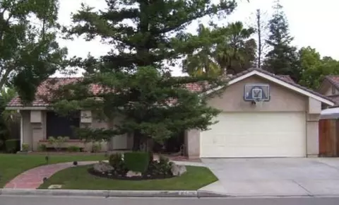 6126 N Lola Ave, Fresno, CA 93722